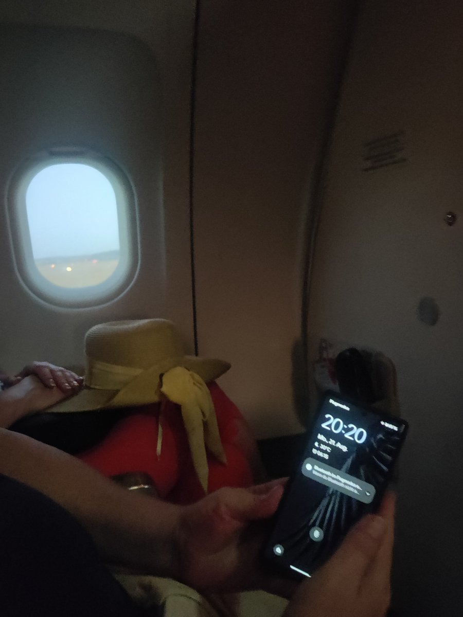 HelenaMayans's tweet photo. @Ryanair_ES @Ryanair 20:20 aún no hemos despegado.
@Ryanair_ES https://t.co/gkqvuQKvjQ