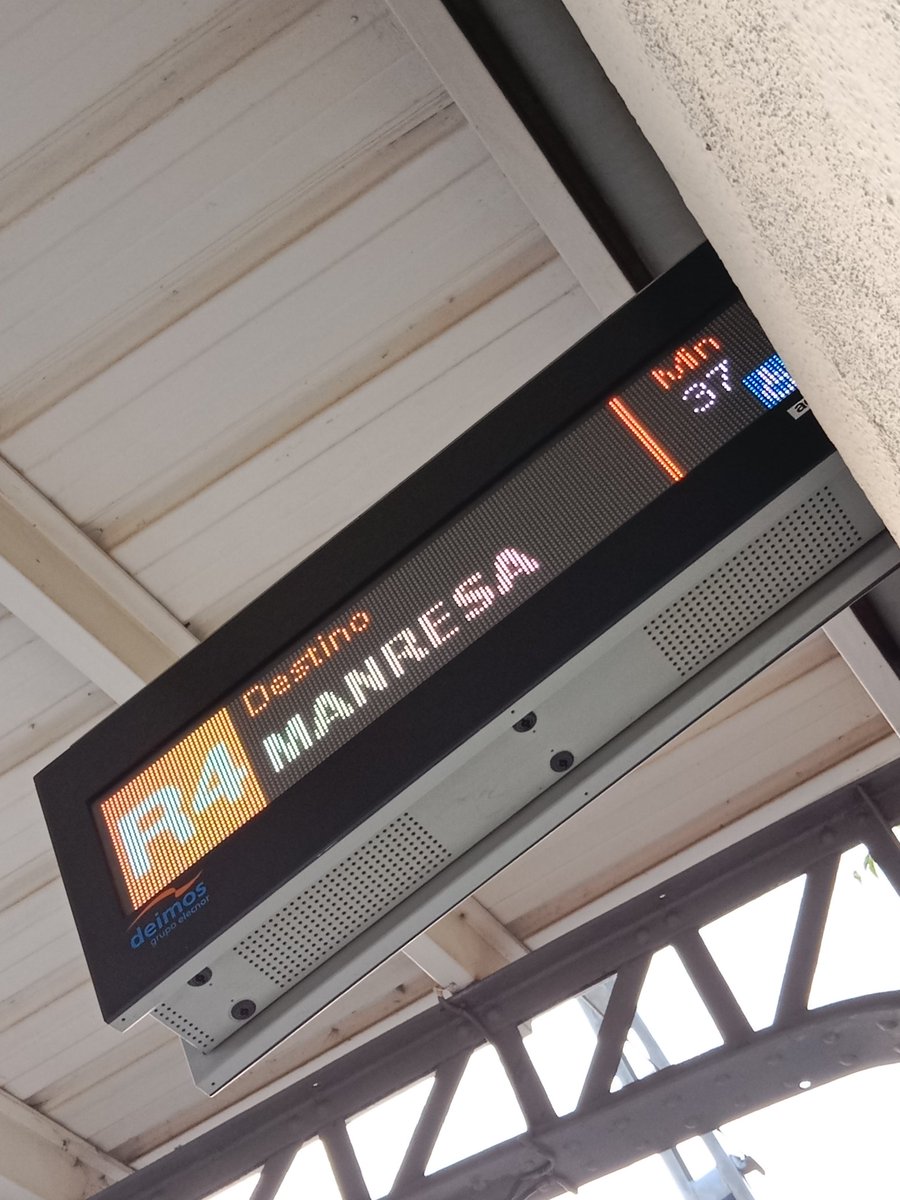 DanySinh's tweet photo. Un dia més a Rodalies... #renfe #rodalies #putarenfe #aixicadadia #etfelicitofill #r4 #r4manresa https://t.co/1TZW2btmwU