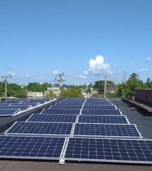 CCopextel's tweet photo. 🧐Paneles solares y paneles fotovoltaicos.
Los paneles solares térmicos absorben la energía del sol y convierten la radiación en calor. Por el contrario, las instalaciones de paneles fotovoltaicos se llevan a cabo con el fin de convertir la energía térmica en electricidad. https://t.co/rMnuT9a8TC