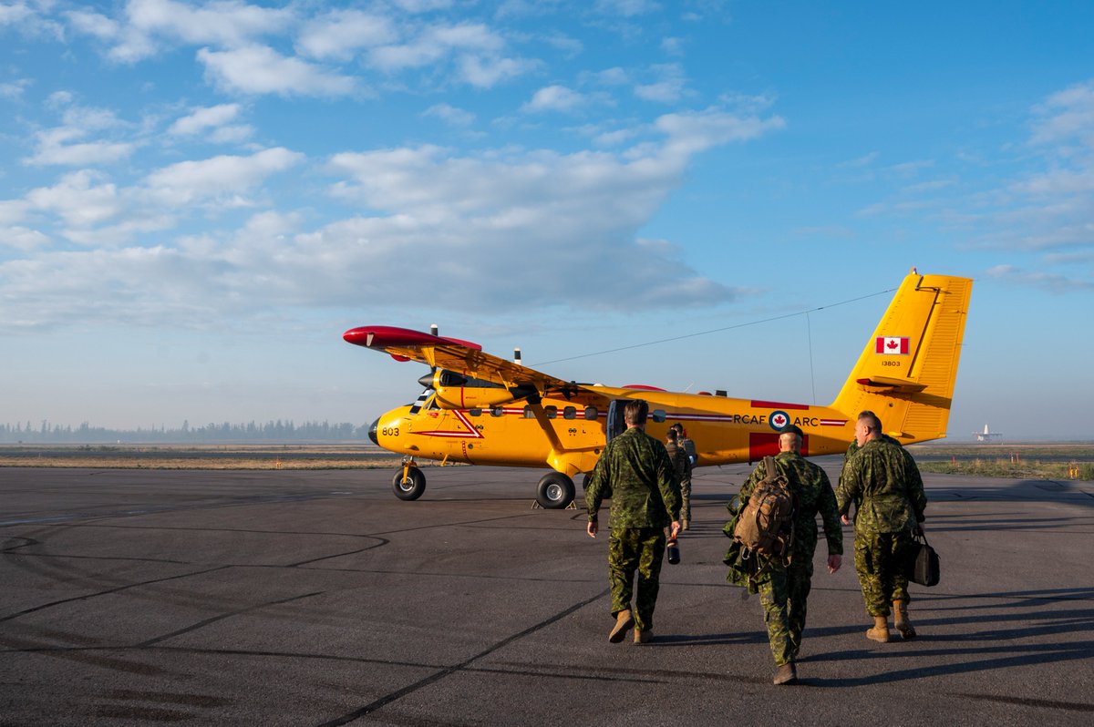 JTFN_FOIN's tweet photo. We get by with a little help from our friends – more #CAF members from Quebec have arrived in Hay River to fight the #NWT wildfires. #CanadianRangers in the area have been instrumental in setting our response up for success. Thanks for the kind welcome Hay River! #OpLENTUS https://t.co/xDTgGFhSgw