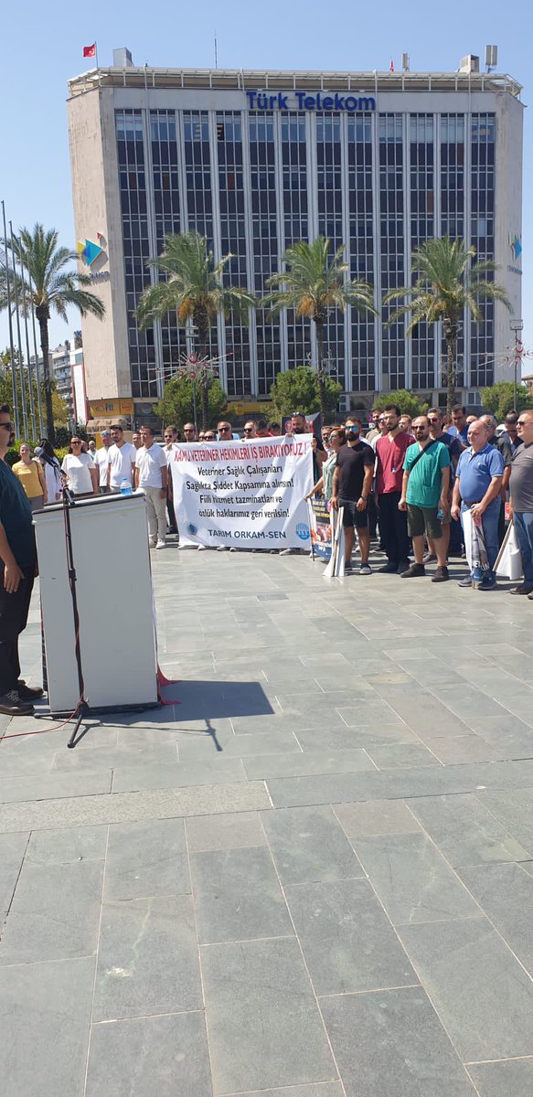 3/3 1/3 21 Ağustos 2023 Pazartesi saat 12:00’da tüm Türkiye’de 
‘’Veteriner Hekimlere Şiddete Hayır’’ iş bırakma yapıldı. Şiddetin her türlüsüne karşıyız.
‘’Şiddete karşıyız!’’

#VeterinerHekimeŞiddeteSon
#SağlıktaSiddeteHayır
#VeterinerHekimSağlıkÇalışanıdır