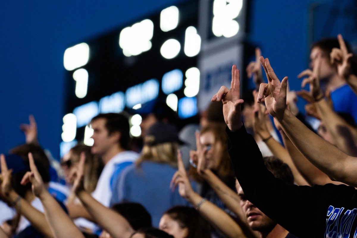 GVSU's tweet photo. The first week back to campus is exciting, but there can be an overwhelming amount of new information. Whether you’re moving in for the first time or you’re a seasoned Laker, read on for 10 tips you don’t want to miss! ⚓️⬆️ https://t.co/0uNrjjfsOq https://t.co/nZw2IlGUjq
