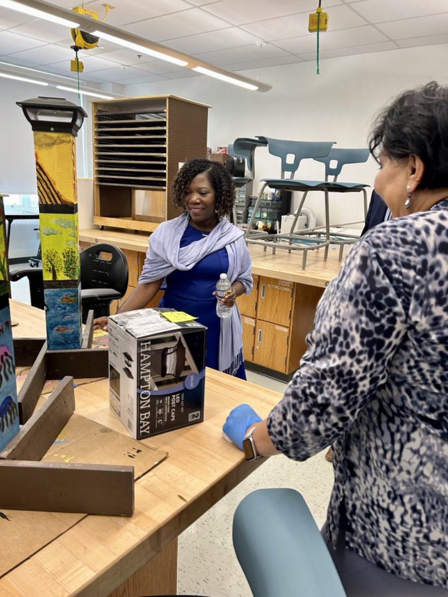 Rock Terrace School was honored to host MCPS superintendent Dr. McKnight today for a day-one pre-service visit! Ms. Kaur was able to showcase some of the amazing student work in the wood shop! 😊@MCPS @LearnerOSSWB2