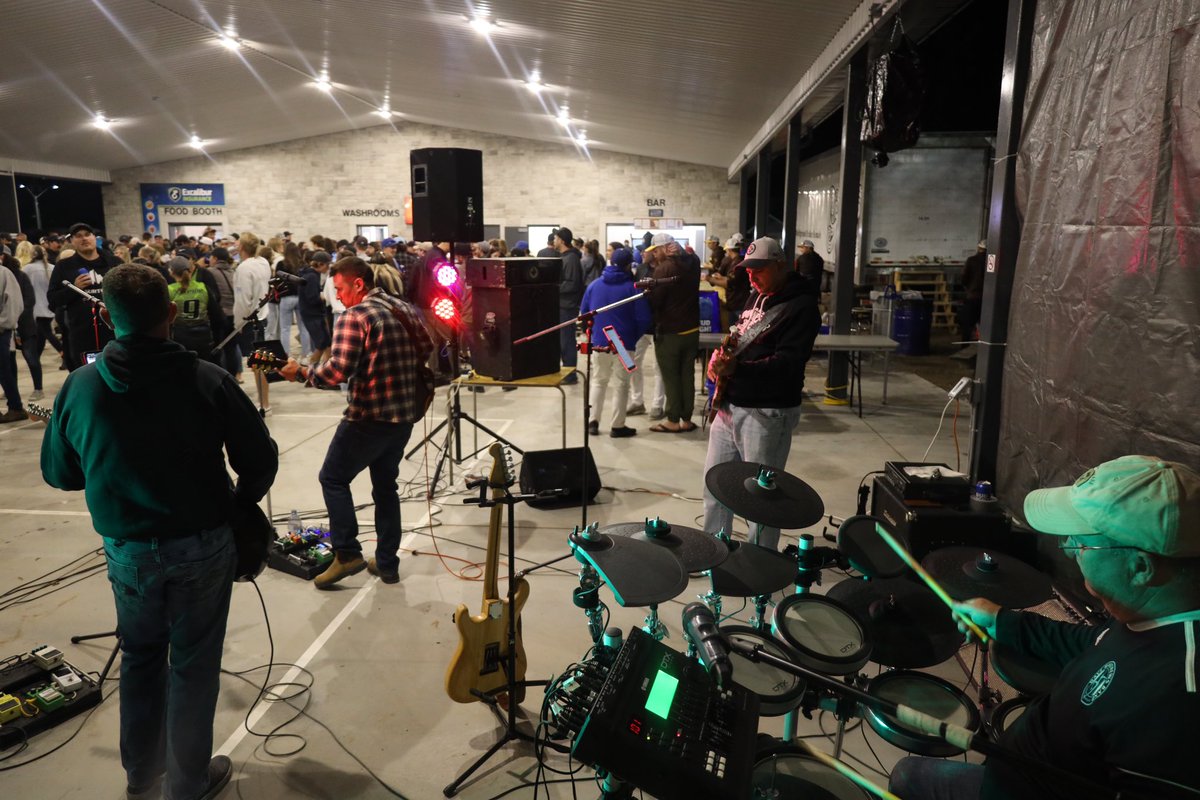 DustinSkySmith's tweet photo. Jabe and the Back Stabbers last Friday were killer! Had a blast shooting a promo video for them 🎥 https://t.co/a36g4FZOrS