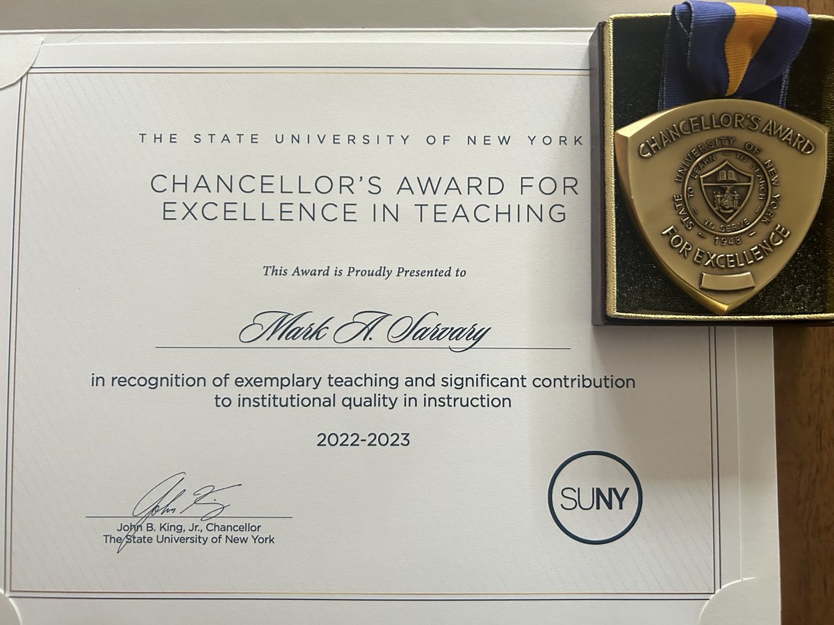 Celebrated @SUNYChancellor award w/@CornellCALS leadership @BenHoulton, @CorrieMoreau, Sahara Byrne & Esther Angert. Congrats to fellow recipients @Prof_JMGoddard, @andrea_poag, Dawn Schrader & Catherine Ervay Honored to be selected for teaching @CornellBiolabs & @CornellSciComm