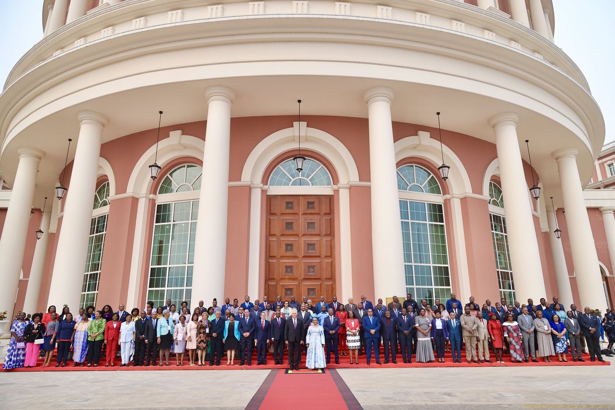 DiazCanelB's tweet photo. Un honor dirigirme a los miembros del Parlamento y agradecer en nombre del pueblo cubano el respaldo de #Angola al clamor mundial en favor del cese del bloqueo económico impuesto a #Cuba y el apoyo parlamentario al fortalecimiento de los vínculos económicos y de cooperación. https://t.co/4yk157kUsG