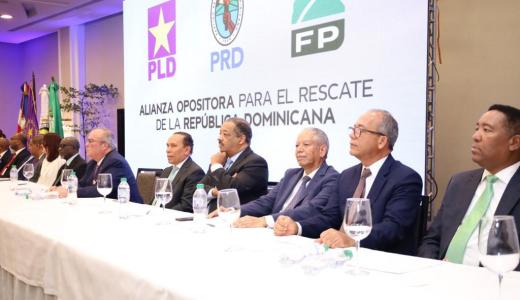 DilenMontero's tweet photo. En mi condición de miembro del Comité Central del @PLDenlinea, saludo y celebro el anuncio del acuerdo entre los partidos hijos de #JuanBosch: PLD - PRD y FP, para concretar la Alianza Opositora #RescateRD, un acuerdo invencible y sin precedente, que busca rescatar el desarrollo del pueblo dominicano.

Concertar una alianza electoral después de tantas grietas, significa un ejemplo de madurez política y compromiso con la nación, además de un gran avance para la clase política. 

Un paso importante para la crisis que vive el sistema político dominicano.

Rescataremos las localidades y ganaremos la presidencia con @AbelMartinezD.

#AguantenQueFaltaPoco
#EpaFueraQueVan #SeVan