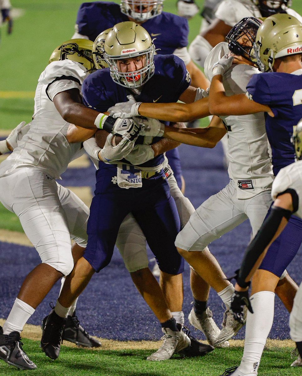 DarinCooper1's tweet photo. My boy, @elliotvcooper playing his guts out not only for himself but for his late brother @DavisCoopxr #lldc4 #lldc5 @Grinnell_FB @Tarek_Fattal @latsondheimer #prouddad @NDKnights_FB @NDAthleticsSO @NDFootball https://t.co/8yqRmajJk4