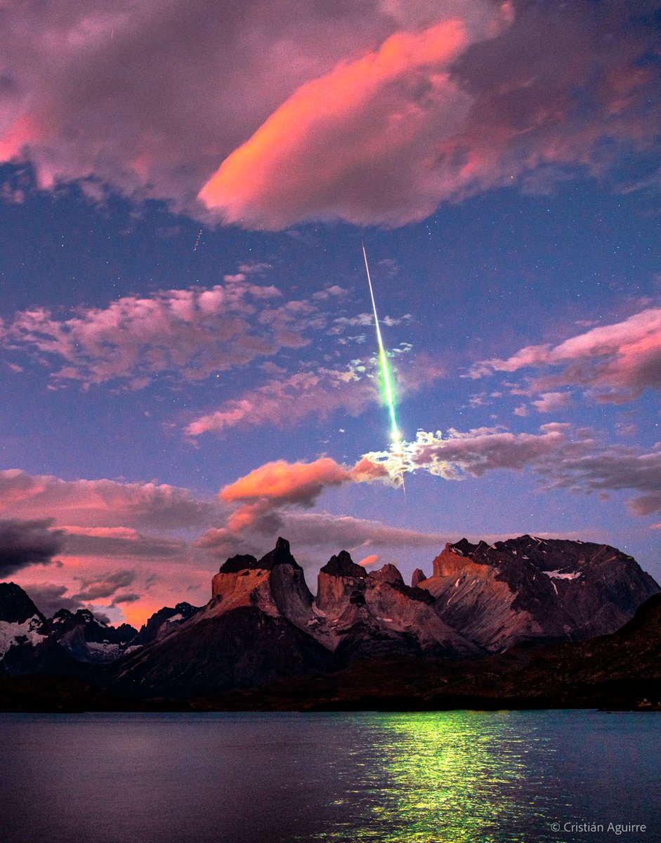 WIRED's tweet photo. After two months camping at the Torres del Paine National Park, Cristián Aguirre Duffourc captured the perfect moment when a falling star crossed the skies and shone its reflection across Lake Pehoé in Chile.

📸: Cristián Aguirre Duffourc | @cristianaguirrephoto on Instagram. https://t.co/9RbHZUTrDB
