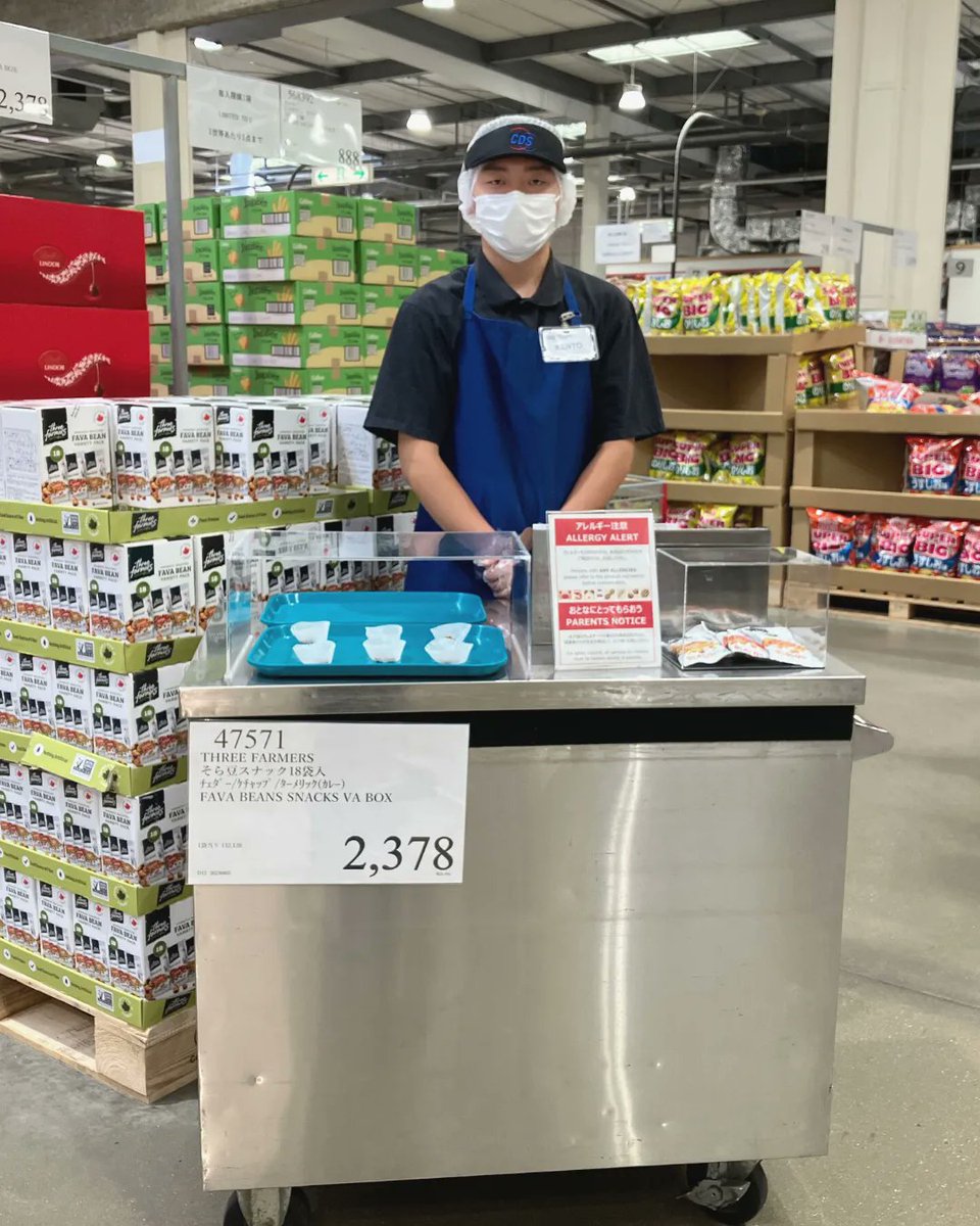 ThreeFarmers's tweet photo. Our Roasted Fava Bean Snack Variety Pack is now available at Costco in Japan! 

We're excited to participate in everyone's favourite part of a Costco trip, the samples! Thank you to all the shoppers who have tried our samples and showed us so much love!  

#ThreeFarmers #NutFree https://t.co/8uRqwmINOU