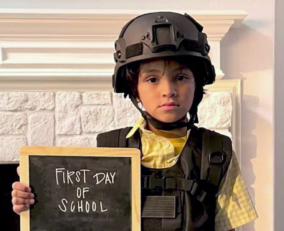 bhennrich's tweet photo. Brynlee starts school next Monday, Braydon and Briana start next Wednesday. This picture resonates with me, I want my kids safe & our elected Federal legislators aren't protecting them. #EndGunViolence #SafeStorageSavesLives #CommonSenseGunReformNow #ChildrenShouldLearnNotBeShot https://t.co/NryMrlSVLk