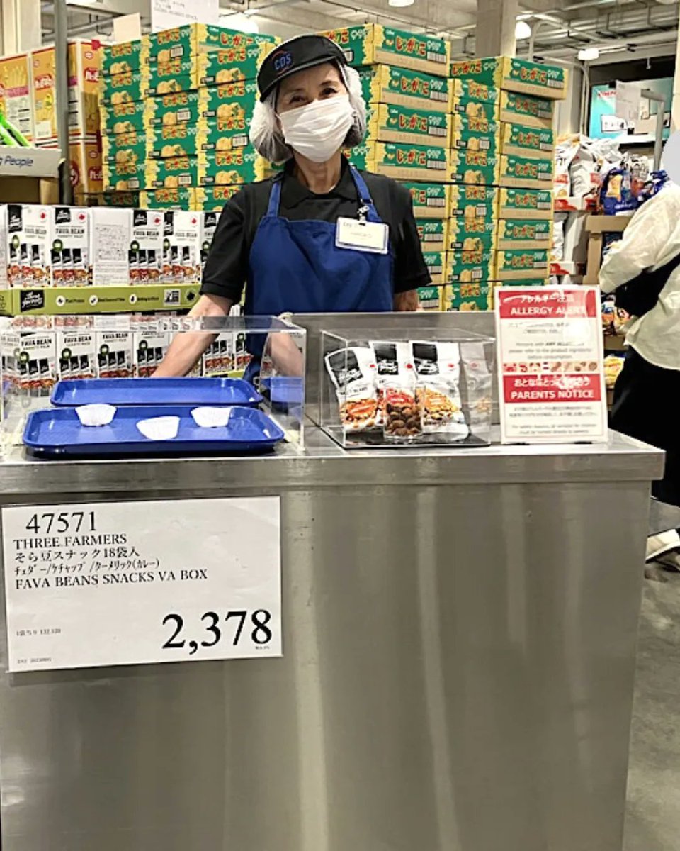 ThreeFarmers's tweet photo. Our Roasted Fava Bean Snack Variety Pack is now available at Costco in Japan! 

We're excited to participate in everyone's favourite part of a Costco trip, the samples! Thank you to all the shoppers who have tried our samples and showed us so much love!  

#ThreeFarmers #NutFree https://t.co/8uRqwmINOU