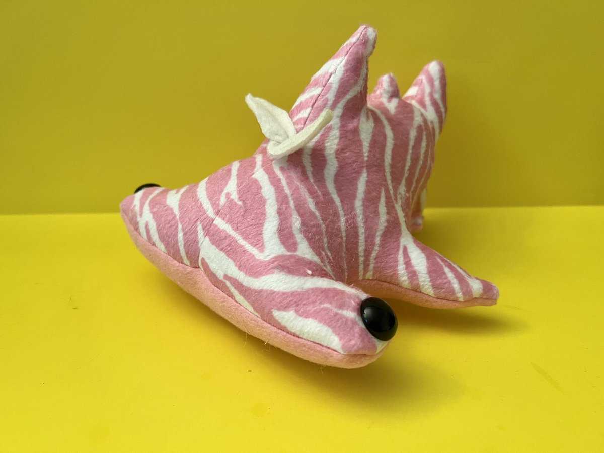 Named after the town in Maui, Kahului loves saimin and the Hawaiian Hoary Bat

Head over to the Artist for Peace auction to bid on sole amazing works! 

instagram.com/artistsforpeac…