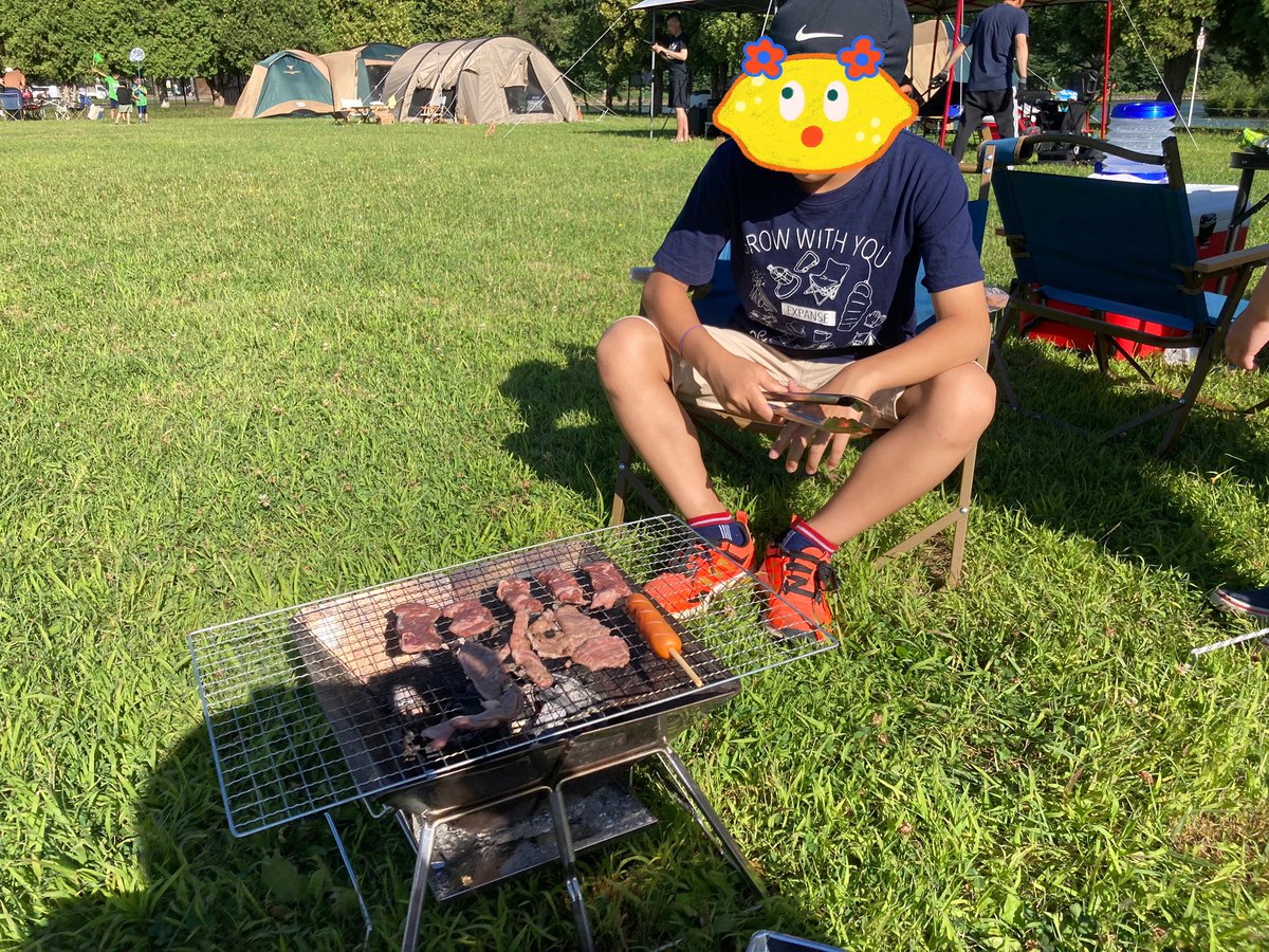 NORTHSTYLE22's tweet photo. 焼き担当は長男が率先してやってくれましたー全部めっちゃ生焼け👍何事もお初は難しい😁

#アウトドア
#北海道キャンプ
#北海道アウトドア
#キャンプ
#キャンプギア
#キャンプハック 
#キャンプ飯
#庭キャンプ
#ファミリーキャンプ
#北海道
#coffee 
#camping
#campinglife
#campingfood https://t.co/P1DUtRBGfB