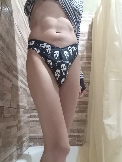 Creo que no le hab&iacute;a hecho selfies a esta tanga. Ya tiene hasta videos 👀 https://t.co/fYcLaz1RLk