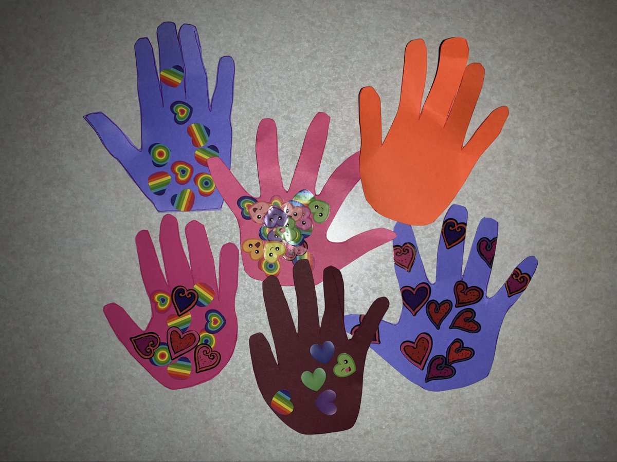 MrsInglesPreK's tweet photo. It was the first First Day of PreK! We read The Kissing Hand by Audrey Penn to remind us of all the love we have from our families even when they’re far 🦝💕🖐️ https://t.co/Ws1lf4NOVH