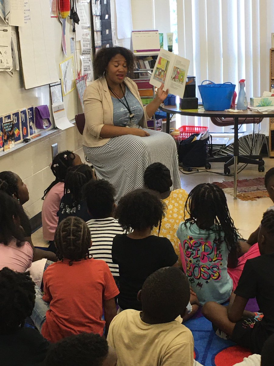 Love it when I catch our <a href="/RedOakElemen/">Red Oak Elementary School</a> teachers engaging students in High Impact Reading Strategies! <a href="/GiftedELAGuru/">Michelle Martin, Ed.S</a> <a href="/KiaChavous/">Kia Chavous</a> #Allthewayup!