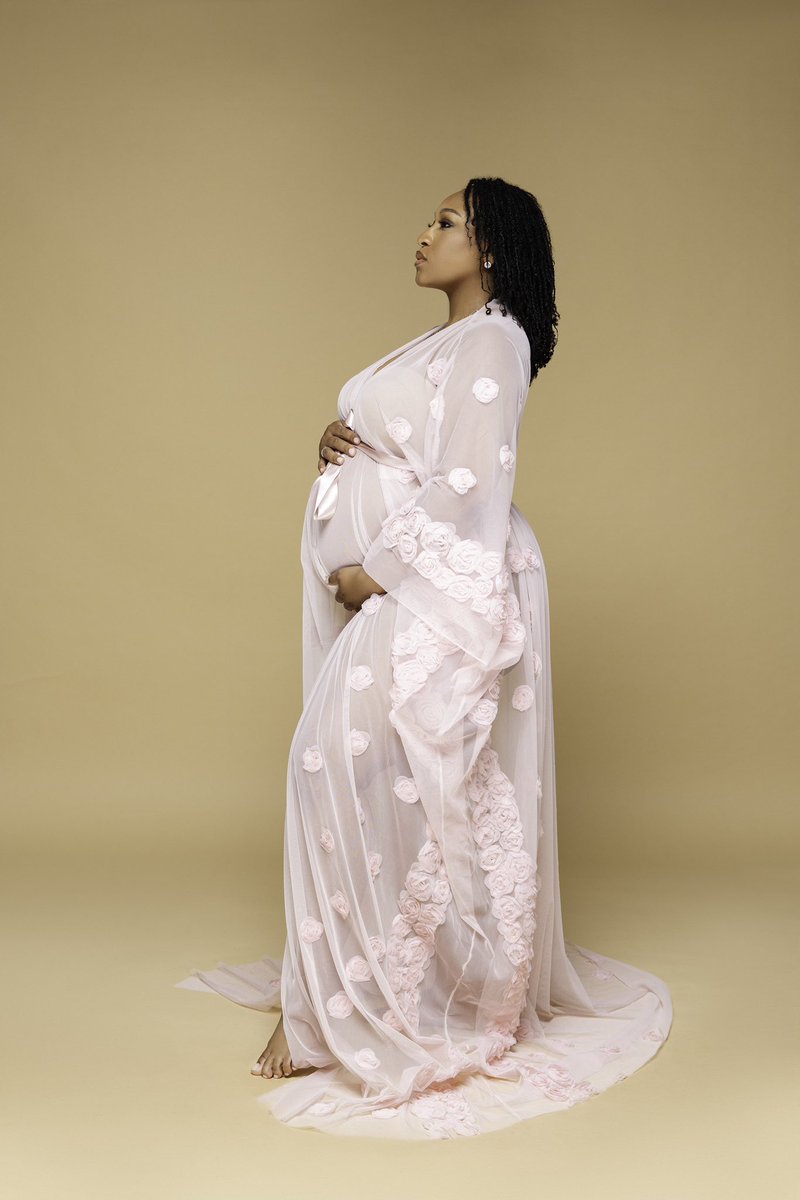 34_7ChrissyJ's tweet photo. My mom made this robe for me… 💖 #maternityshoot https://t.co/B9wNHBNy9K