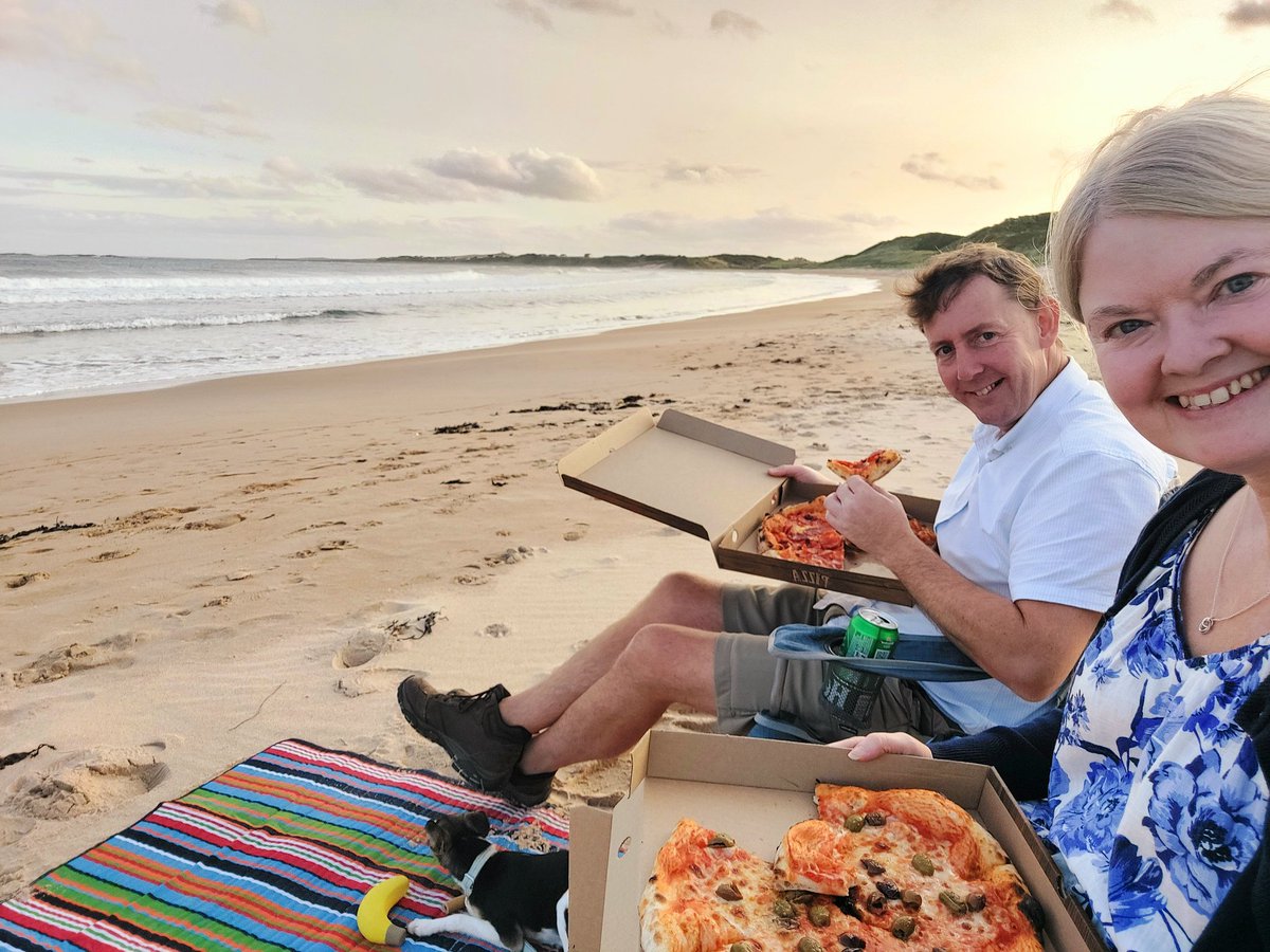 andisheffer's tweet photo. Beautiful evening, beach to ourselves, fantastic pizza from Embers 🍕#Embleton #Sunset #Northumberland https://t.co/vcm6oJ2m0g