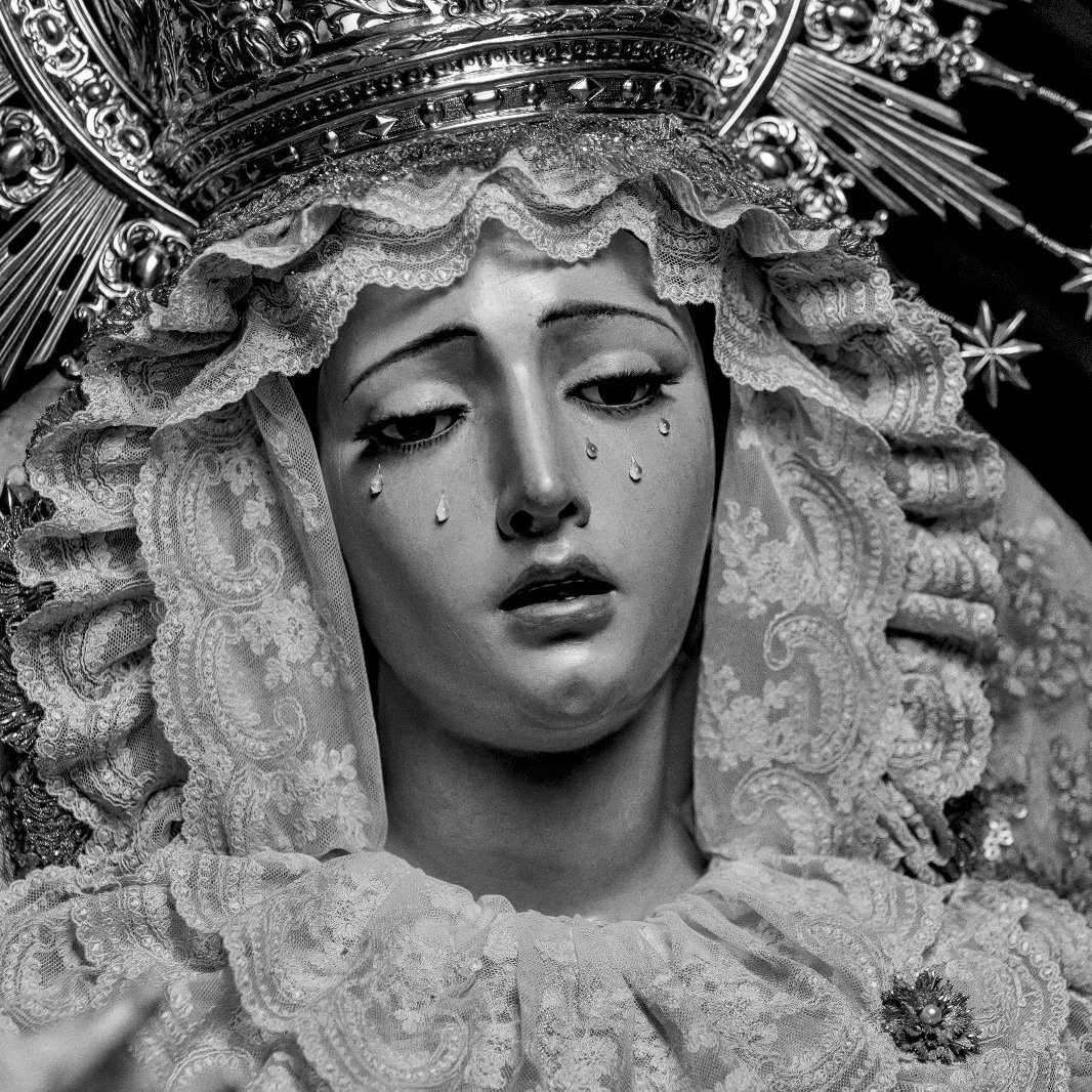Hdad_Trinidad's tweet photo. 🔴🔵 Santa María, Reina y Madre de Esperanza.

📸 Archivo de la Hermandad.

#TrinidadSevilla https://t.co/9nJWDRckp3