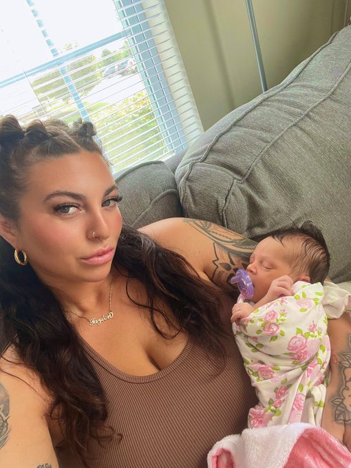 Baby girlyyy 🤭💕🌸 https://t.co/1v0FF7VtPu