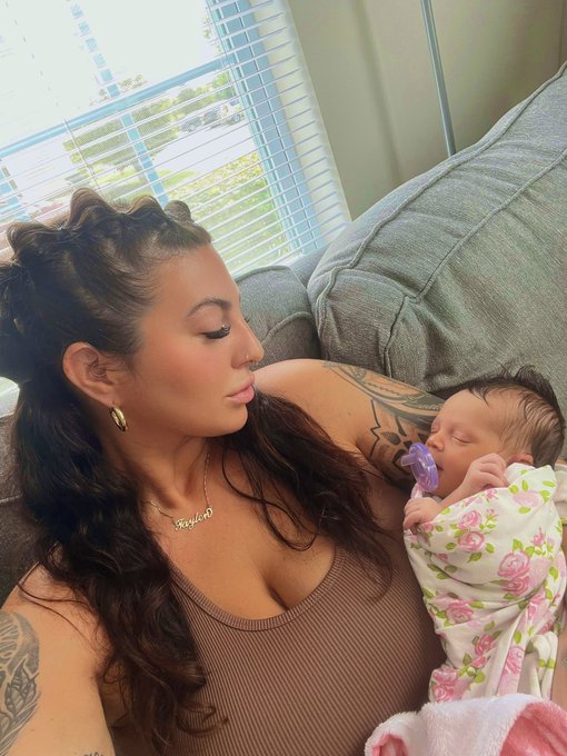 Baby girlyyy 🤭💕🌸 https://t.co/1v0FF7VtPu