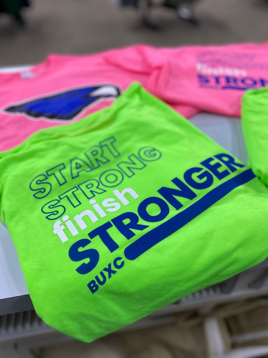 Our friends At Bluegrass United Cross Country know how to standout! Bold colors help their logo POP off these Jerzees 50/50 soft tees.
.
.
#Back2School #BackToSchool #LogoUp #screenprint #ScreenPrintShop #Screenprinting