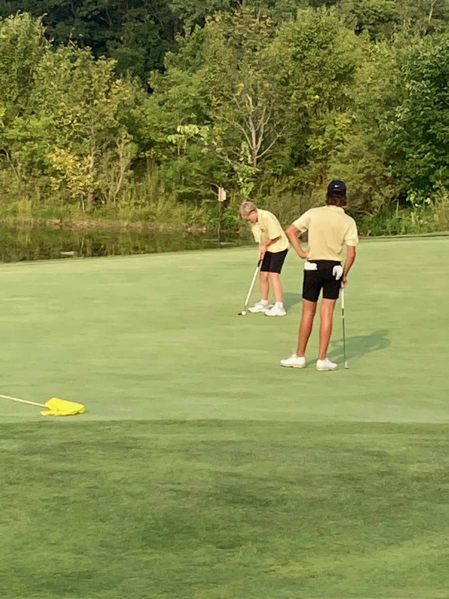 Eversole Run Boys Golf
Golden Eagles 170
Grizzell Celtics 148
Colt was low with a 36
Way to battle Eagles !!!