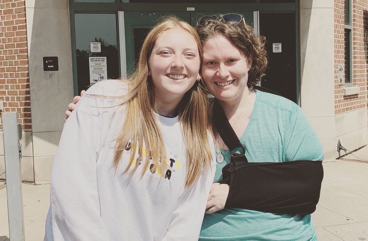 ssmithcf's tweet photo. Today was a GREAT day!  Welcome back to Iowa, Sister Marissa!  We are so glad you are here ❤️❤️❤️ https://t.co/AKFge2ktik