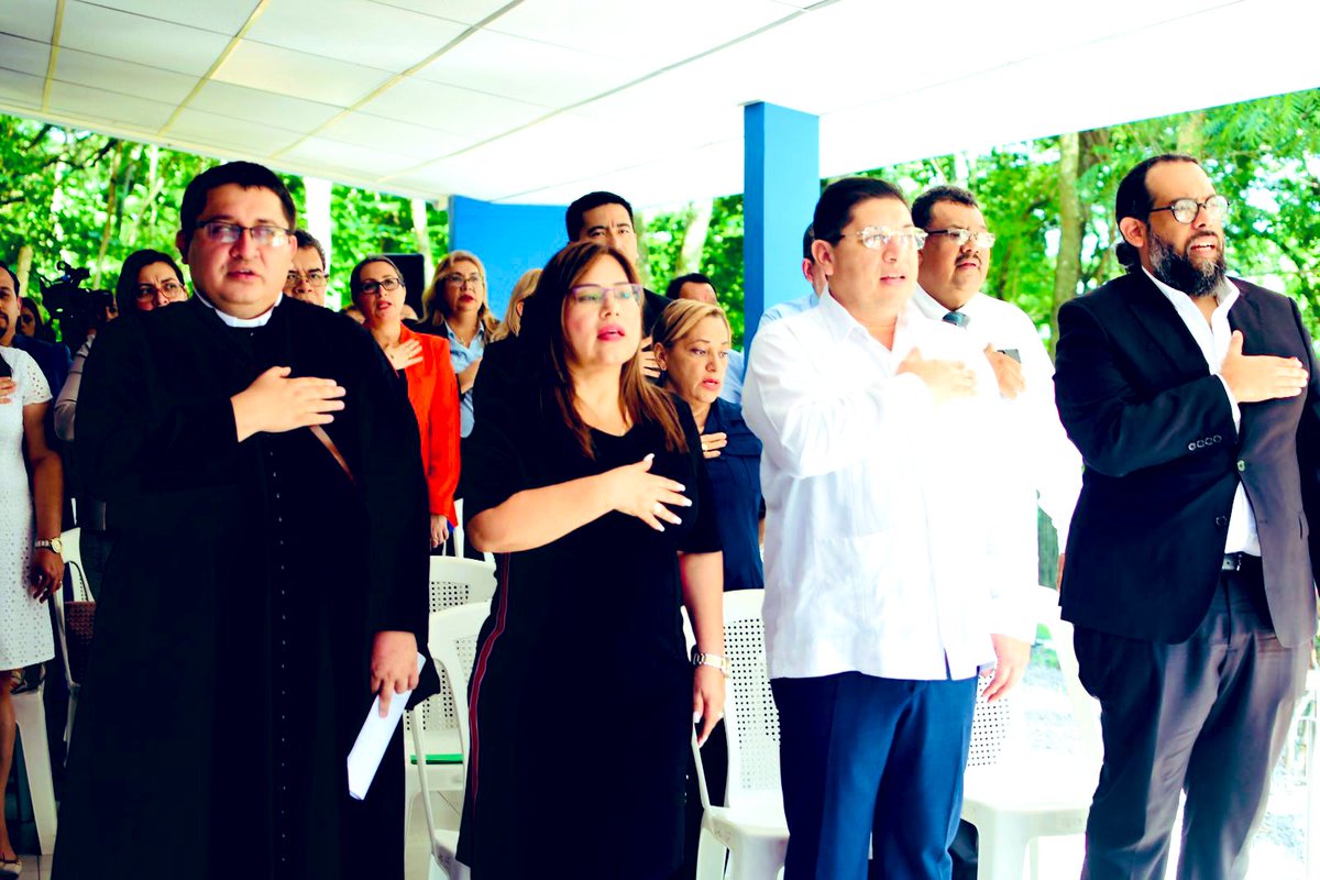 _CarmenMB's tweet photo. Inaugurando  las nuevas instalaciones que albergarán la Oficina  Regional @CortedeCuentas San Vicente;por muchos años prestó sus servicios en instalaciones arrendadas.Cumpliendo el  objetivo estratégico:Fortalecer la infraestructura Física de esta Entidad Fiscalizadora Superior. https://t.co/MZ3MPmASxG