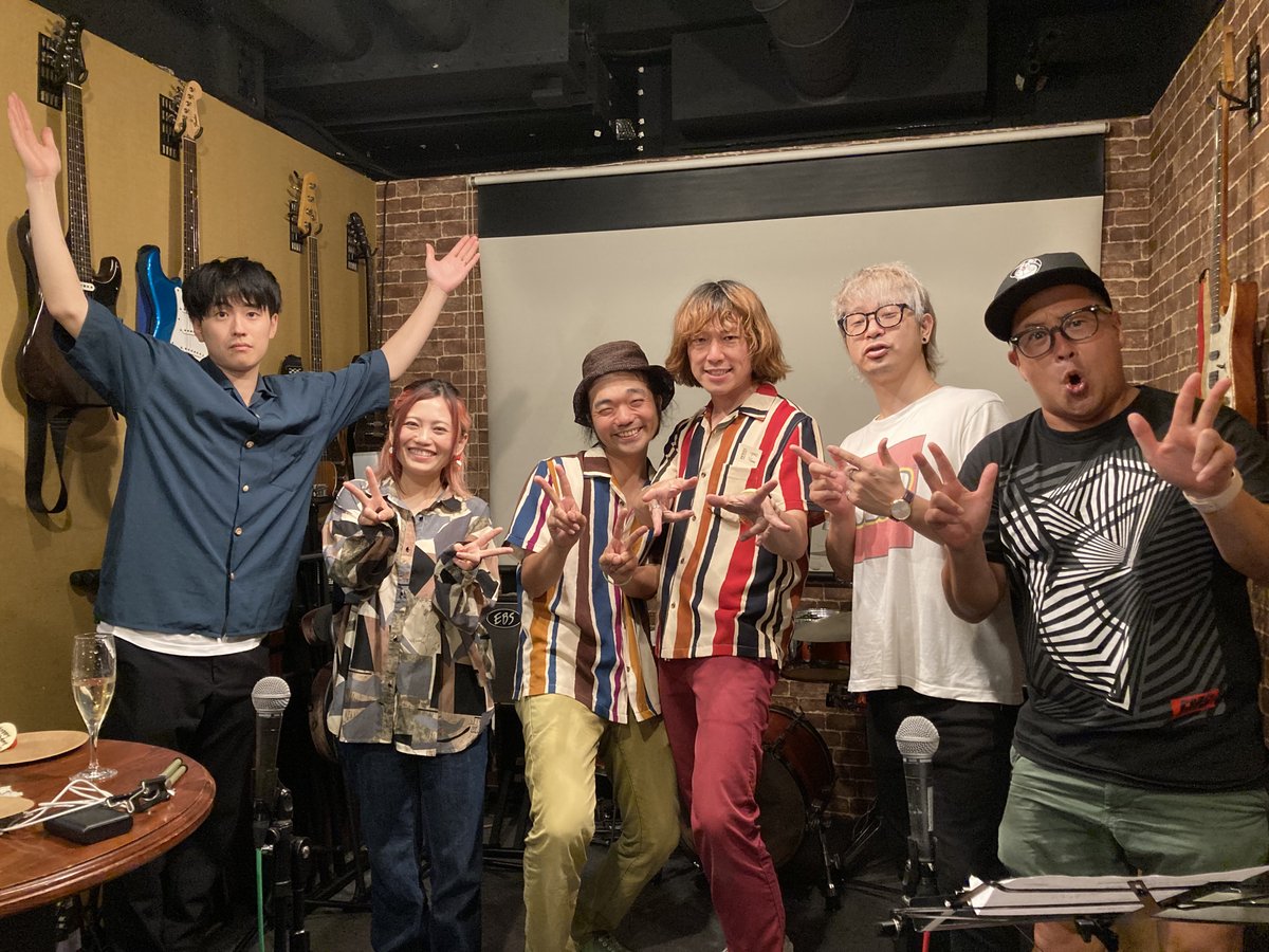 junnykiko4969's tweet photo. 【どうなってるの？Jブログ】
遠い昔の思い出になりますが、決戦1ヶ月前の川崎ハシゴライブのレポートです。

#銀座街バスカー #TeenSpirits #スメモリ #GOGOCITTA’ #和泉まみ #LEE #FUROSAN #横田悠二 #2ケツでチッタ

▼7/29 ひと月前の川崎ダブルステージ https://t.co/TXkvhiHUh8 https://t.co/AmaNIGhH1G