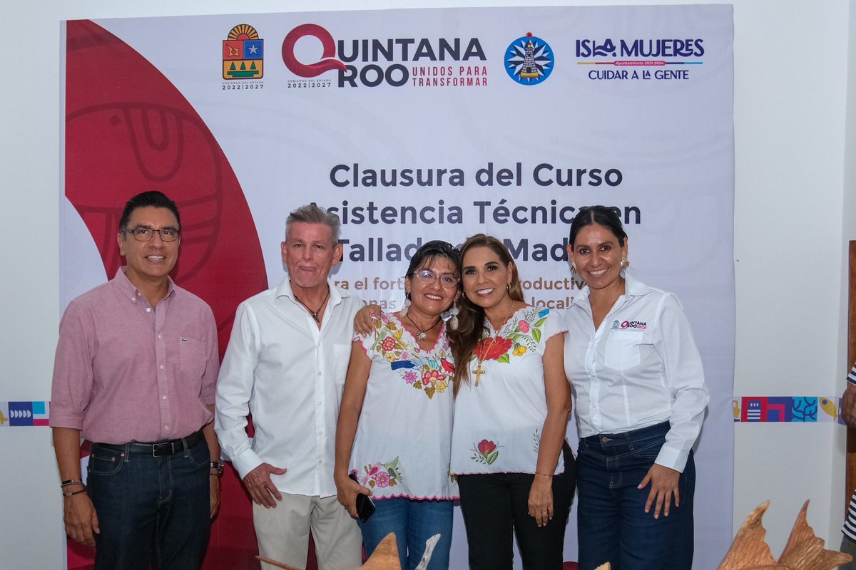 MaraLezama's tweet photo. Visitamos la exposición artesanal en #IslaMujeres, en la que participan 20 isleñ@s que tomaron el curso de Asistencia Técnica en Tallado de Madera, para perfeccionar sus métodos e impulsar sus negocios en este bello #PuebloMágico… https://t.co/vJkkd67hqA