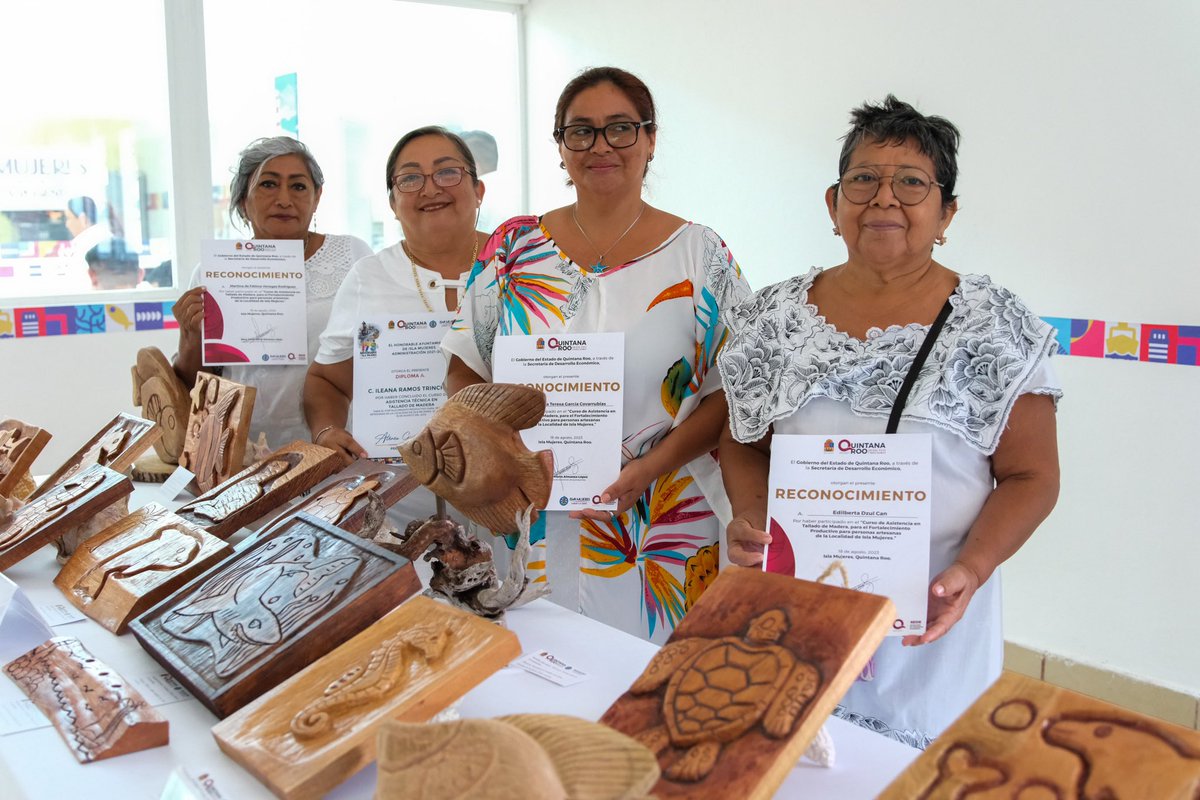 MaraLezama's tweet photo. Visitamos la exposición artesanal en #IslaMujeres, en la que participan 20 isleñ@s que tomaron el curso de Asistencia Técnica en Tallado de Madera, para perfeccionar sus métodos e impulsar sus negocios en este bello #PuebloMágico… https://t.co/vJkkd67hqA