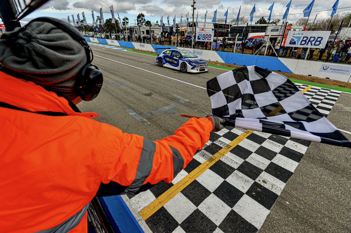 brattonteam's tweet photo. VICTORIA 🥇🏆 primera oficial de TOYOTA en TCR SA https://t.co/0VSq53DXgQ
