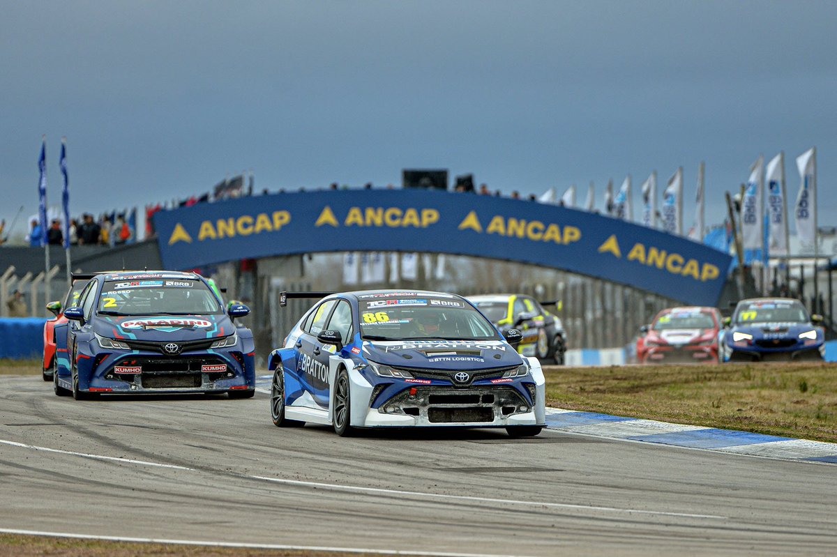brattonteam's tweet photo. VICTORIA 🥇🏆 primera oficial de TOYOTA en TCR SA https://t.co/0VSq53DXgQ