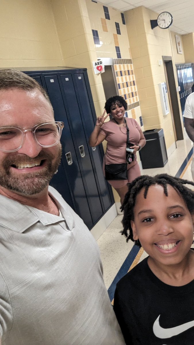 Drew_Bauman's tweet photo. Back-to-School To-Do's:
2.) Building FULL of smiling faces fresh off of summer at Open House ✅
3.) Combining two schools for one morning of awesomeness (and maybe some not-so-lighthearted competition) ✅
Day One is finally here! Tomorrow's the day! Make it GREAT!
#LEARNLIVEHOPE https://t.co/Iv1nwUR211