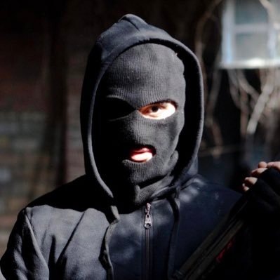 im_not_a_robotb's tweet photo. Koko y Willy son un par de #amantesdelcine de #terror Nos han traído su #pelicula @harddefiniti0n pero seguramente desaparecerá pronto de las redes por su brutalidad
Quizás mientras miras aquí o en Youtube su peli ellos ya tienen a su siguiente víctima
https://t.co/MQAk3hh8Vm https://t.co/qNEEBWNXxo