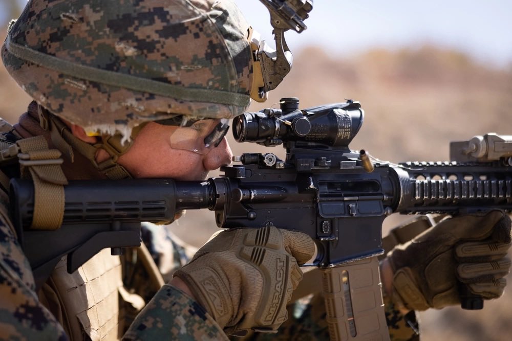 3d_Marine_Div's tweet image. Our #Marines with 3d Littoral Anti-Air Battalion, 3d Marine Littoral Regiment, fire M4 carbines at @MCB_Hawaii, to increase their #proficiency with close contact engagement.  

(@USMC 📸 by LCpl Malia Sparks)