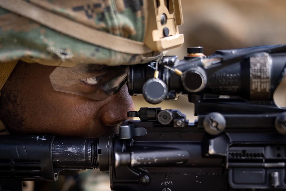 3d_Marine_Div's tweet image. Our #Marines with 3d Littoral Anti-Air Battalion, 3d Marine Littoral Regiment, fire M4 carbines at @MCB_Hawaii, to increase their #proficiency with close contact engagement.  

(@USMC 📸 by LCpl Malia Sparks)