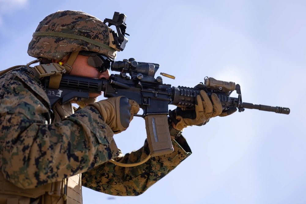 3d_Marine_Div's tweet image. Our #Marines with 3d Littoral Anti-Air Battalion, 3d Marine Littoral Regiment, fire M4 carbines at @MCB_Hawaii, to increase their #proficiency with close contact engagement.  

(@USMC 📸 by LCpl Malia Sparks)