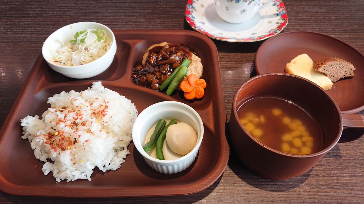 ASTB_info's tweet photo. 8/22（火）
かふぇあしたば開店のお時間となりました💁‍♀️

本日のまかないランチは「ハンバーグ」です🎵
ドリンク、プチデザートが付いてきます😉
（小鉢、プチデザートは日替わりです）
数量限定、700円です☺️
今日のソースはケチャップです😆

 #稲沢市 #一宮市 #カフェ #喫茶店 #就労継続支援ｂ型 https://t.co/UnlX5yrOcX