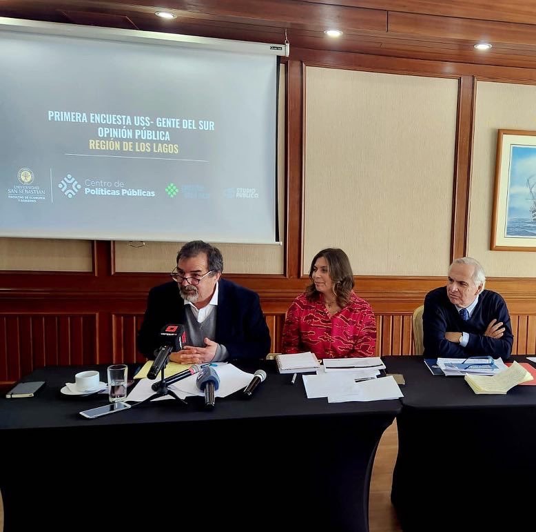 gentedelsur2022's tweet photo. Hemos realizado el lanzamiento del resultado de nuestra primera encuesta realizada junto a la USS. Te invitamos a revisar y descargar la encuesta en el siguiente link: https://t.co/zeyR4PcmHO y aprovecha de conocer nuestra Web GDS 💪🇨🇱 https://t.co/T0DxBx1XXZ