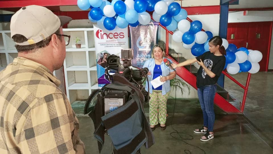 Inces_Guarico2's tweet photo. #21AG | Gracias al apoyo de Venezolana de Televisión (VTV) se cumplió con el trabajo comunicacional en el Centro de Formación Socialista (CFS) como parte de la programación del 64 aniversario del Inces.
#64AñosEnseñandoLaTécnica
#AprendeLaTécnica https://t.co/sEnvODPprE