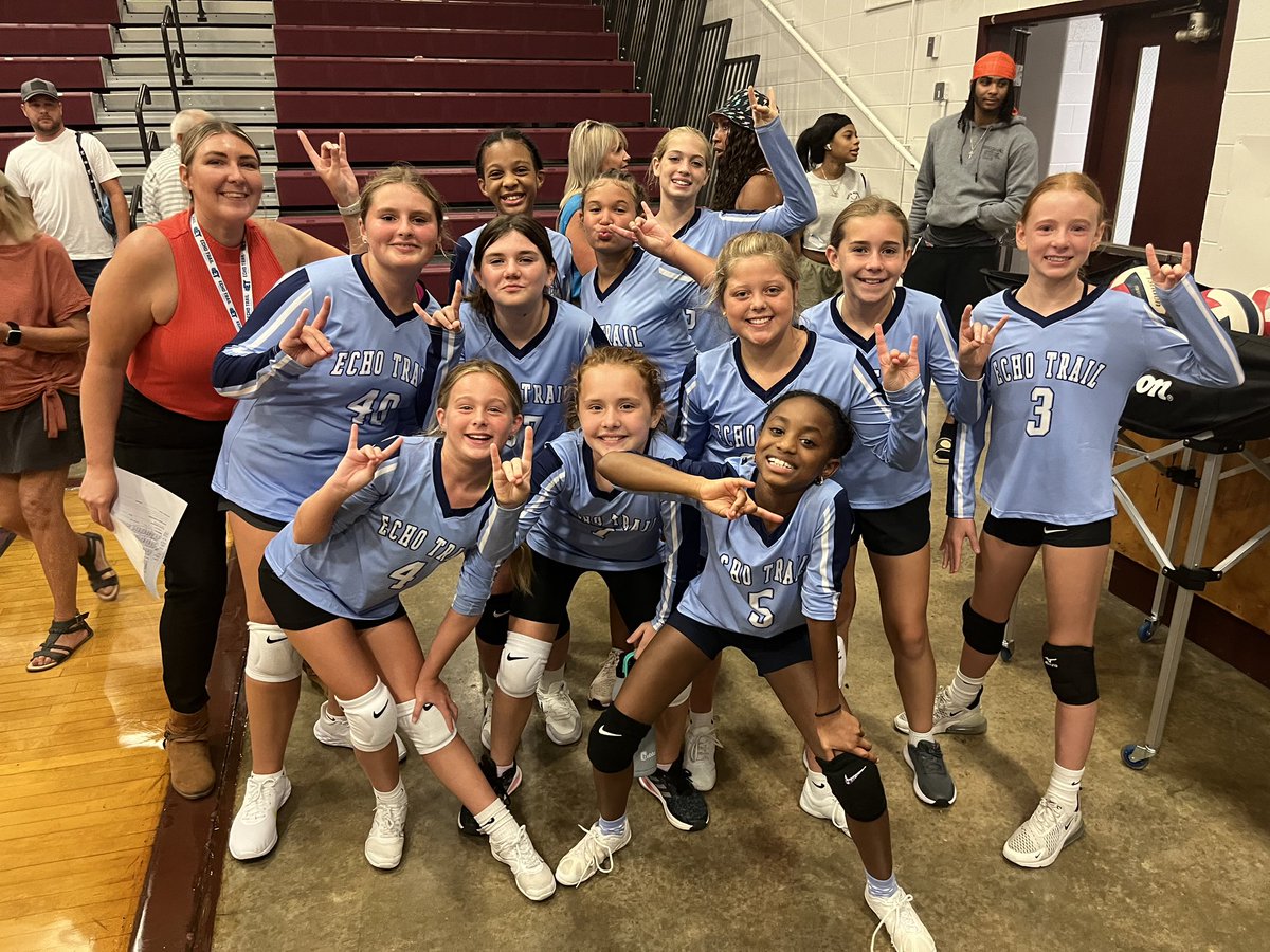 V I C T O R Y that’s our Wolfpack battle cry hoooowwwwlllll 🐺 First Varsity win for Echo Trail and JV took Western to 3 sets. Proud is an understatement! 🩵