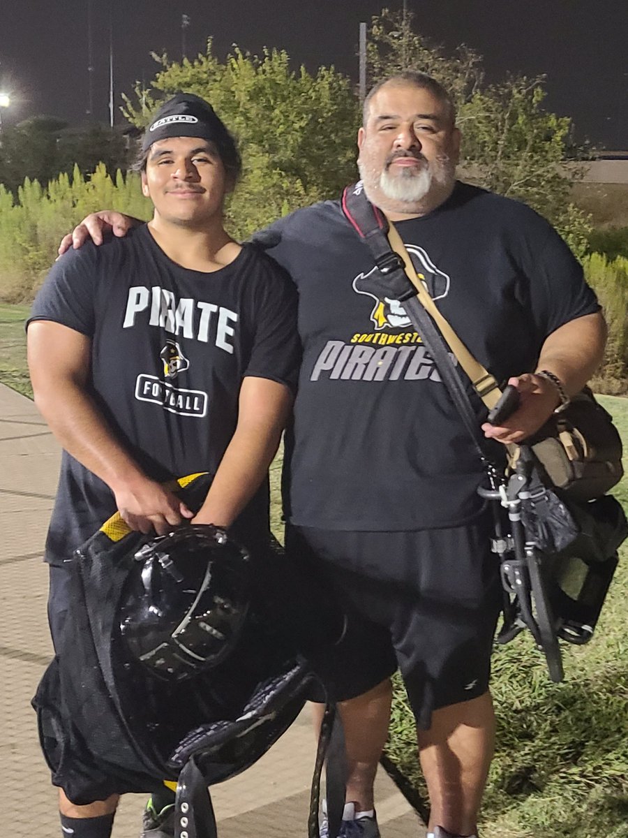 ReinaVGallegos's tweet photo. Wishing this man right here, Armando Gallegos, a very Happy Birthday! I am in awe of him every single day. I couldn't have asked for a better partner and father of 2 amazing boys. Thank you for your continued generosity, love, support, and kindness ❤️ https://t.co/bHSEe9ujrZ