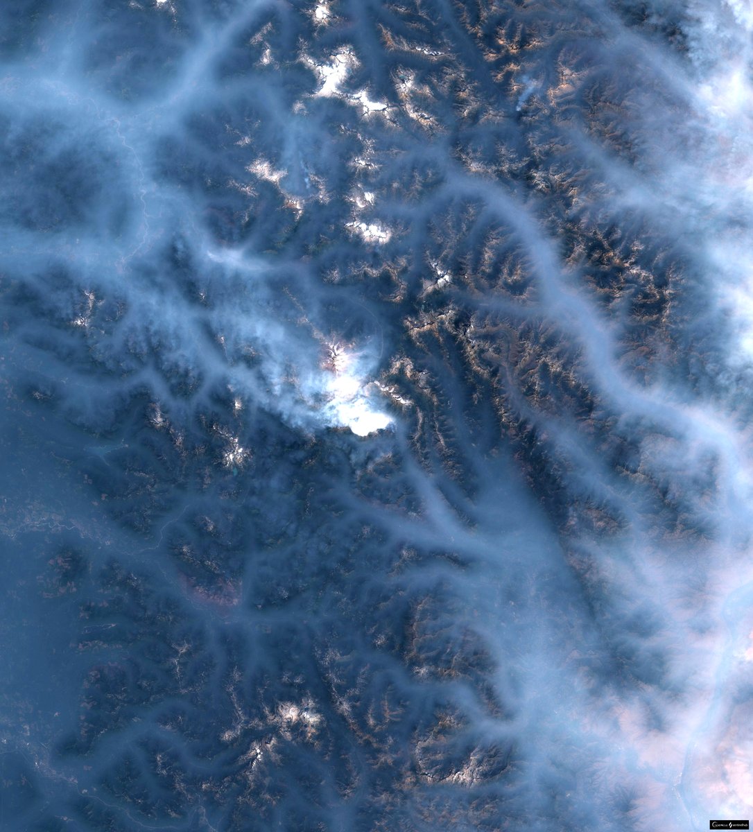 Valleys in #Washington filled with #wildfire smoke.

Image taken by @CopernicusEU #Sentinel2 on Aug. 20, 2023.

Data processed in @sentinel_hub 

@ai6yrham 

#USA #wildfires #WildfireSmoke #smoke