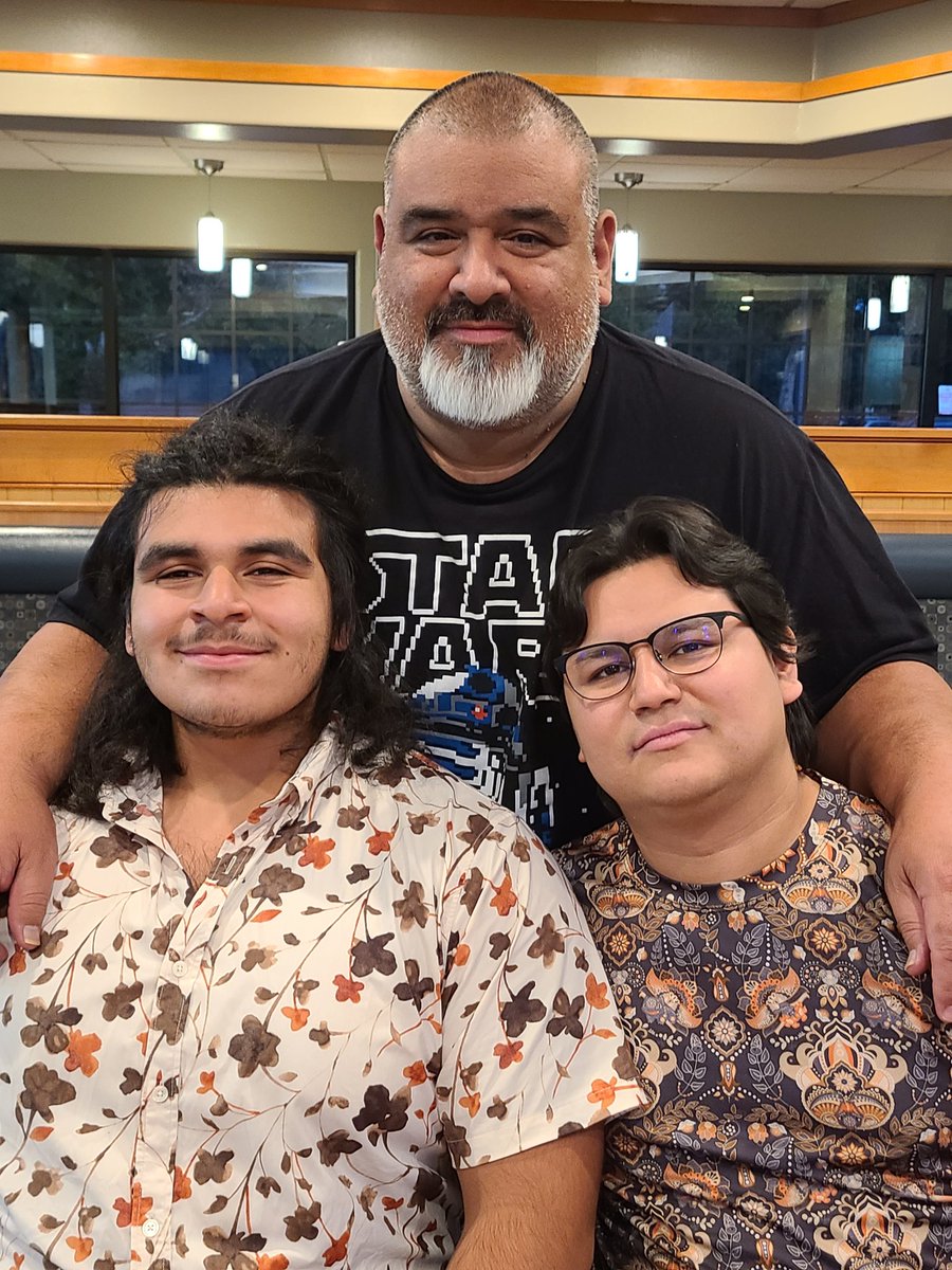 ReinaVGallegos's tweet photo. Wishing this man right here, Armando Gallegos, a very Happy Birthday! I am in awe of him every single day. I couldn't have asked for a better partner and father of 2 amazing boys. Thank you for your continued generosity, love, support, and kindness ❤️ https://t.co/bHSEe9ujrZ