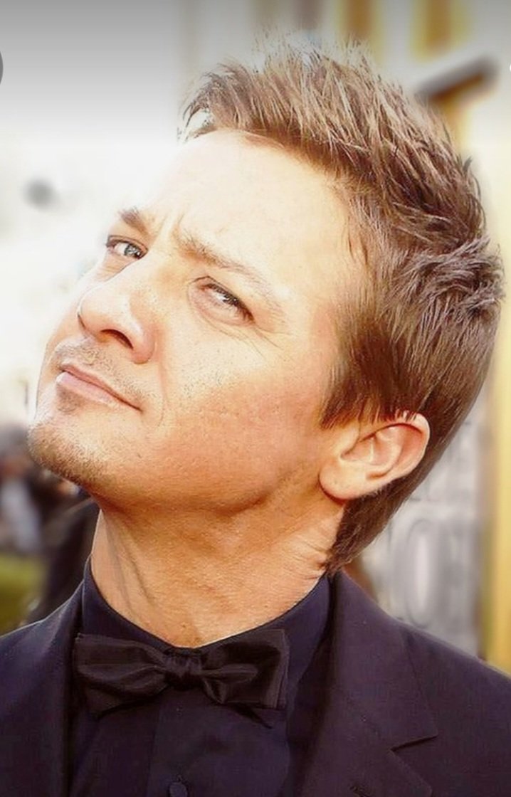 LisaStarbuck's tweet photo. Okay, I confess that I expect good news from @jeremyrenner every day 😃 😃 😃
#jeremyrenner #unstoppable #loveandtitanium #Rennervations #hawkeye #clintbarton #mayorofkingstown #mikemclusky
#aaroncross #willbrandt #sweetgrassvodka https://t.co/1RoSjT60i3
