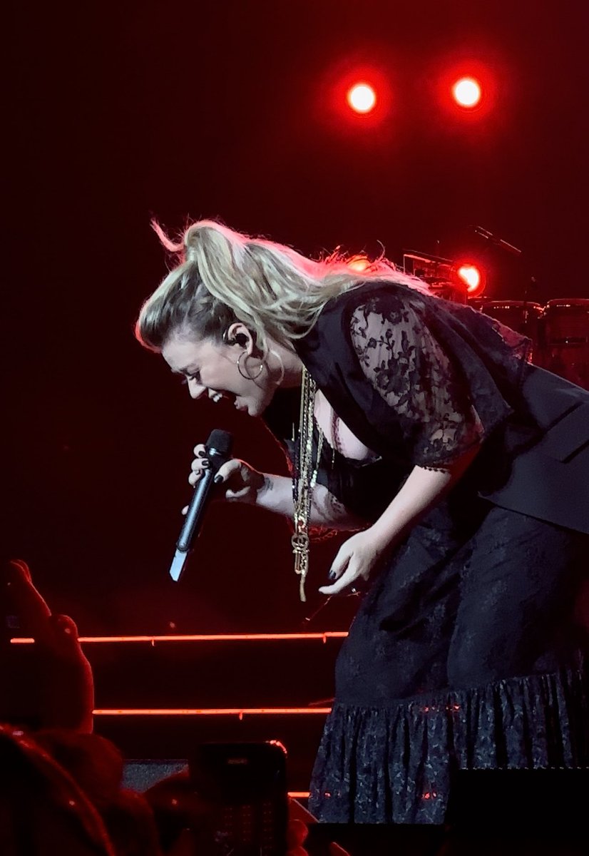 Kelly_tn_1's tweet photo. Going back thru all my videos and grabbing stills… who knows which song this was from? 🔥🔥🔥 #kellyclarkson #anintimatenight #chemistry #bakkttheater https://t.co/ny3WZMXQIv