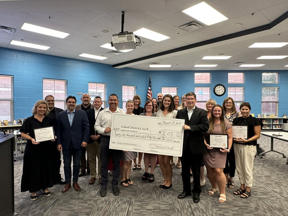 Congrats to our RV staff for winning grants from the <a href="/SD113a_EduFdn/">SD113a Educational Foundation</a>! Thank you to the foundation for their generosity! #rebelpride <a href="/kwasnykate/">Dr. Kate Koch</a> <a href="/kimdarche/">Kim Darche</a>